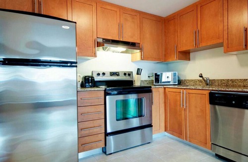 Ville-Marie Apartment | 1BR Apt with Skyline Views near Parc Jean-Drapeau
