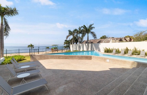 La Cruz de Huanacaxtle House | 1BR Oceanfront · Balcony + 2 Ocean View Pools