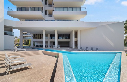 La Cruz de Huanacaxtle House | 1BR Oceanfront · Balcony + 2 Ocean View Pools