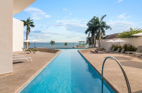 La Cruz de Huanacaxtle House | 1BR Oceanfront · Balcony + 2 Ocean View Pools