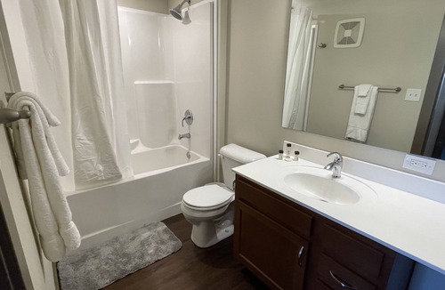 Miamisburg Apartment | 1st floor 1 bed. Walk to shopping, dining and entertainment at Austin Landing!