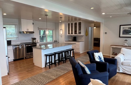 Valley Lee House | 2 Acre Oasis with Private Beach! Family and dog friendly!