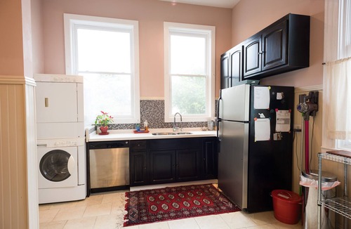 Mission District Apartment | 2 bed 1 bath Mission Flat w/parking & yard