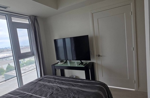 Vaughan Condo | 2 bed 3 bath Corner unit Central GTA in Vaughan. 5 mins from TTC/VIA station.