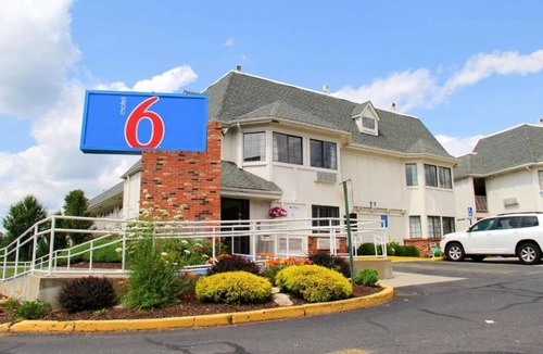 Enfield Apartment | 2-Bed Suite|Nsmk|Micfridge