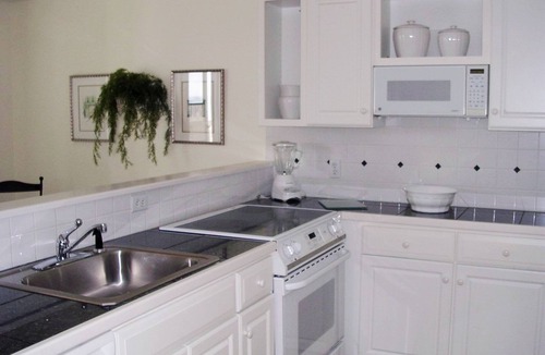 Misquamicut House | 2 Bedroom 2 Bath on Misquamicut Beach.