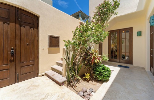Nopolo House | 2 Bedroom and 2 bathroom Home with Water Views
