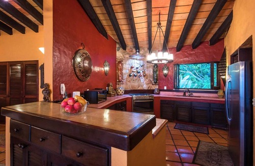 South Shore Hotel Area Condo | 2 BR romantic Penthouse in Conchas Chinas with amazing views & beach access