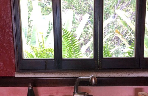 South Shore Hotel Area Condo | 2 BR romantic Penthouse in Conchas Chinas with amazing views & beach access
