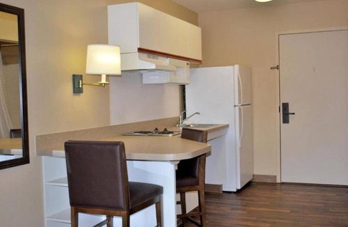 Eagan Apartment | 2 Full Beds | Non-Smoking, Kitchen