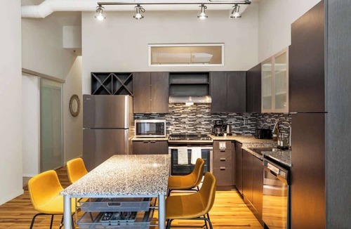 Downtown Cincinnati Apartment | 2 King | Sky Lounge, Hot Tub Downtown
