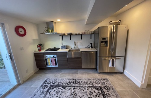Fairlawn Apartment | 2 Master bedroom 2.5 bath. Private front unit entrance