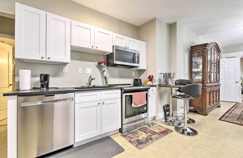 Memorial Square Apartment | 2 Mi to Downtown: Springfield Apt w/Balcony!