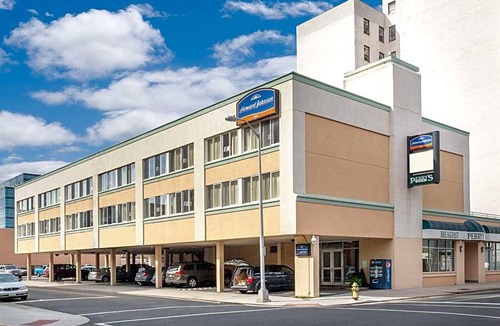 Atlantic City Hotel | 2-Star Hotel ∙ Howard Johnson by Wyndham Atlantic City