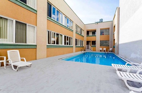 Atlantic City Hotel | 2-Star Hotel ∙ Howard Johnson by Wyndham Atlantic City