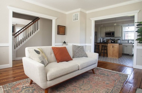 Broad Brook House | 200-year-old farmhouse is fitted with all the comforts of 21st Century living.
