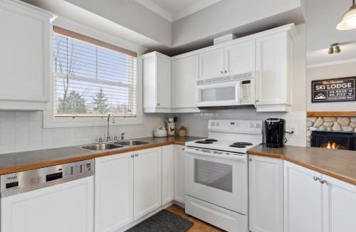 The Blue Mountains House | 210 at Snowbridge w/Golf Course View