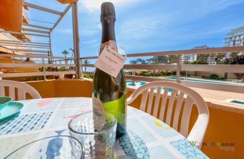 Calpe Apartment | 21C VORA 1 dormitorio con vistas al mar y wifi