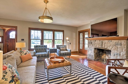 Strathmoor Village House | 232 m² House ∙ 4 bedrooms ∙ 6 guests