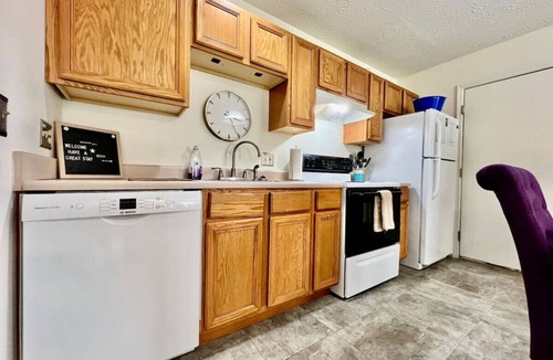 Monroe House | 242 Overbrook Drive · Bailee's House in Monroe - Fast wifi, cable, more