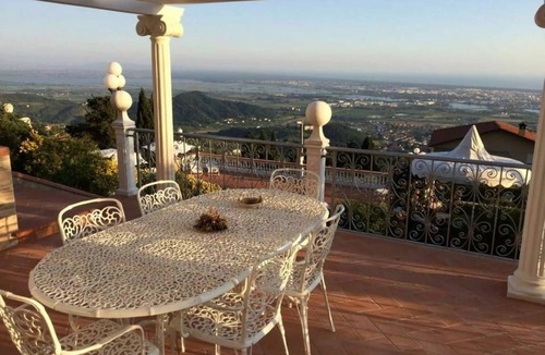 Corsanico Villa | 250 m² Villa ∙ 3 bedrooms ∙ 8 guests