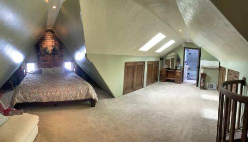 Lower Avenues House | 279 m² House ∙ 6 bedrooms ∙ 12 guests