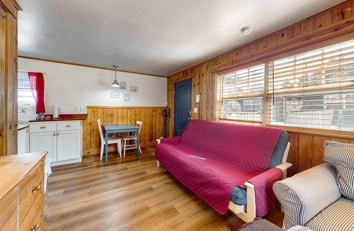 Downtown Cannon Beach Cottage | 29 m² Cabin ∙ 1 bedroom ∙ 4 guests