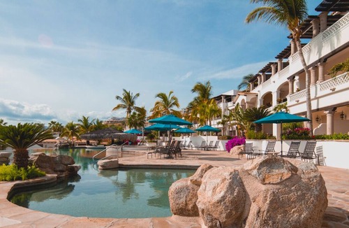 Buzzards Condo | 2BD Oceanview Condo with the Beachfront Club and Fitness Center Access