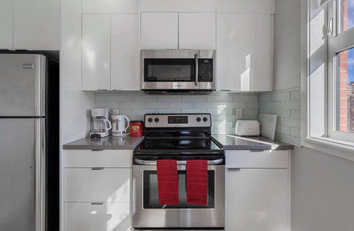 East Village Apartment | 2Bed + 2Bathroom apartment in downtown Urban Calgary