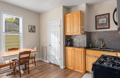 Corcoran Apartment | 2BR Apartment Near Downtown with Workspace - Snapdragon