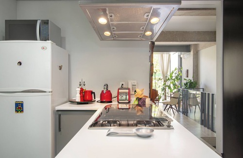 Hipodromo Apartment | 2BR Condesa Great Apartment & Roof Top/On Amsterdam 1 block from Parque Mexico
