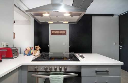 Hipodromo Apartment | 2BR Condesa Great Apartment & Roof Top/On Amsterdam 1 block from Parque Mexico