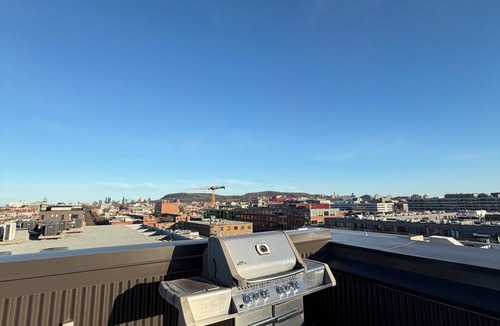 Montreal Condo | 2BR Condo in castle next to Jarry park & Marché Jean-Talon, gym, sauna, rooftop