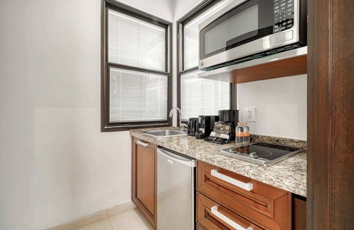La Paz Apartment | 2BR Ocean View & Private Balcony at Vistamar