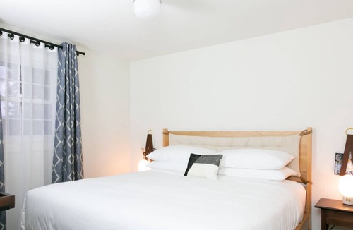 Rutledge Hill Apartment | 2BR Premium Suite: DT Nash, Full Kitchen & Living