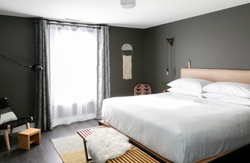 Rutledge Hill Apartment | 2BR Premium Suite: DT Nash, Full Kitchen & Living