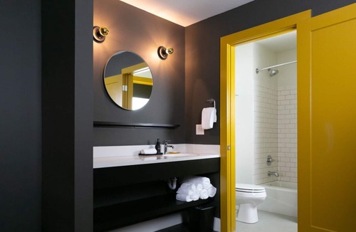 Rutledge Hill Apartment | 2BR Premium Suite: DT Nash, Full Kitchen & Living