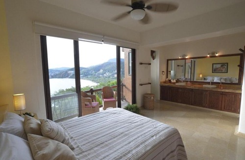 Playa Las Gatas Villa | 3 Bdrm Waterfront Apartment Overlooking Playa La Ropa