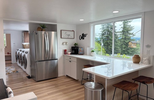 Coos Bay House | 3 Bed-2 Bath Home-Hot Tub, Workout & Game Room, Tree Fort, WiFi, Views