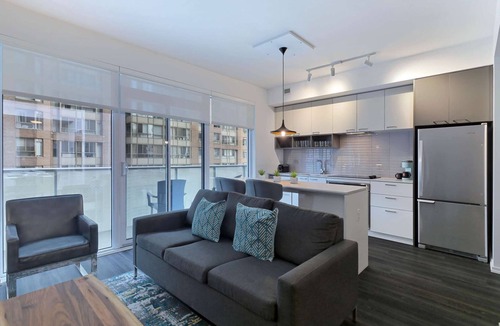 Bay Street Corridor Apartment | 3 Bedroom/2 Bathroom Suite