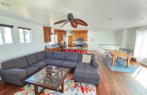 Venice Villa | 3 Bedroom 3 Bath Venice Beach House w Ocean Views!