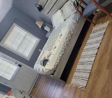 Hillandale House | 3 Bedroom Apartment house 1st level Silver Spring Maryland