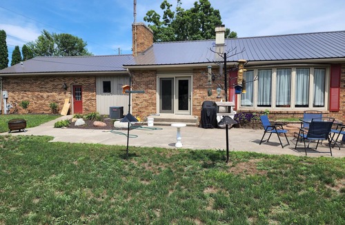 Goshen Apartment | 3-bedroom apartment in marvelous Goshen with WiFi, AC