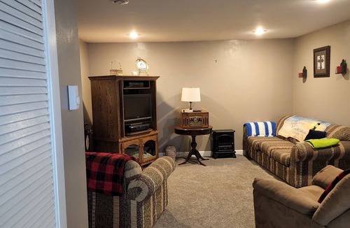 Goshen Apartment | 3-bedroom apartment in marvelous Goshen with WiFi, AC