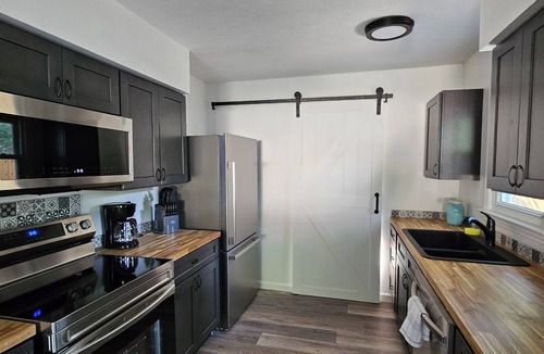 Mentor Headlands House | 3-bedroom house in gorgeous Mentor with AC