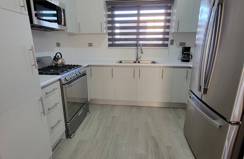 Centro House | 3 bedroom in a gated community 7 minutes to beach!