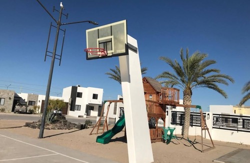 Centro House | 3 bedroom in a gated community 7 minutes to beach!