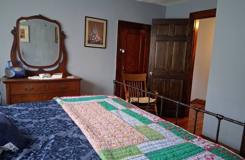 Greenbrier River House | 3-bedroom peaceful farmhouse on the Greenbrier outside of Hinton with central AC