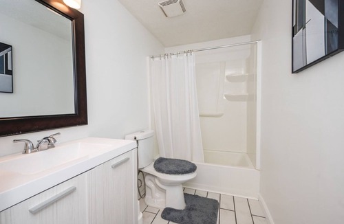 Parkdale House | 3 bedroom2 bathrooms house features WiFi, fully equipped kitchen,