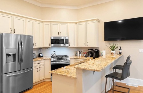 Walnut Hills Apartment | 3 Bedrooms with 2 full baths